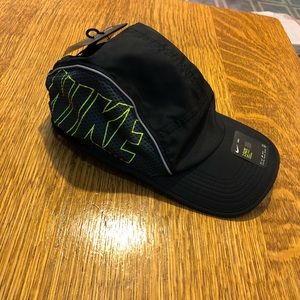 SOLD—NWT Nike lightweight hat